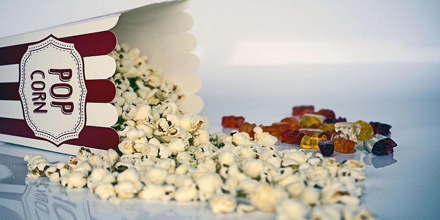 Popcorn und Gummibärchen