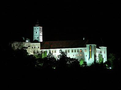 Die Schallaburg bei Nacht