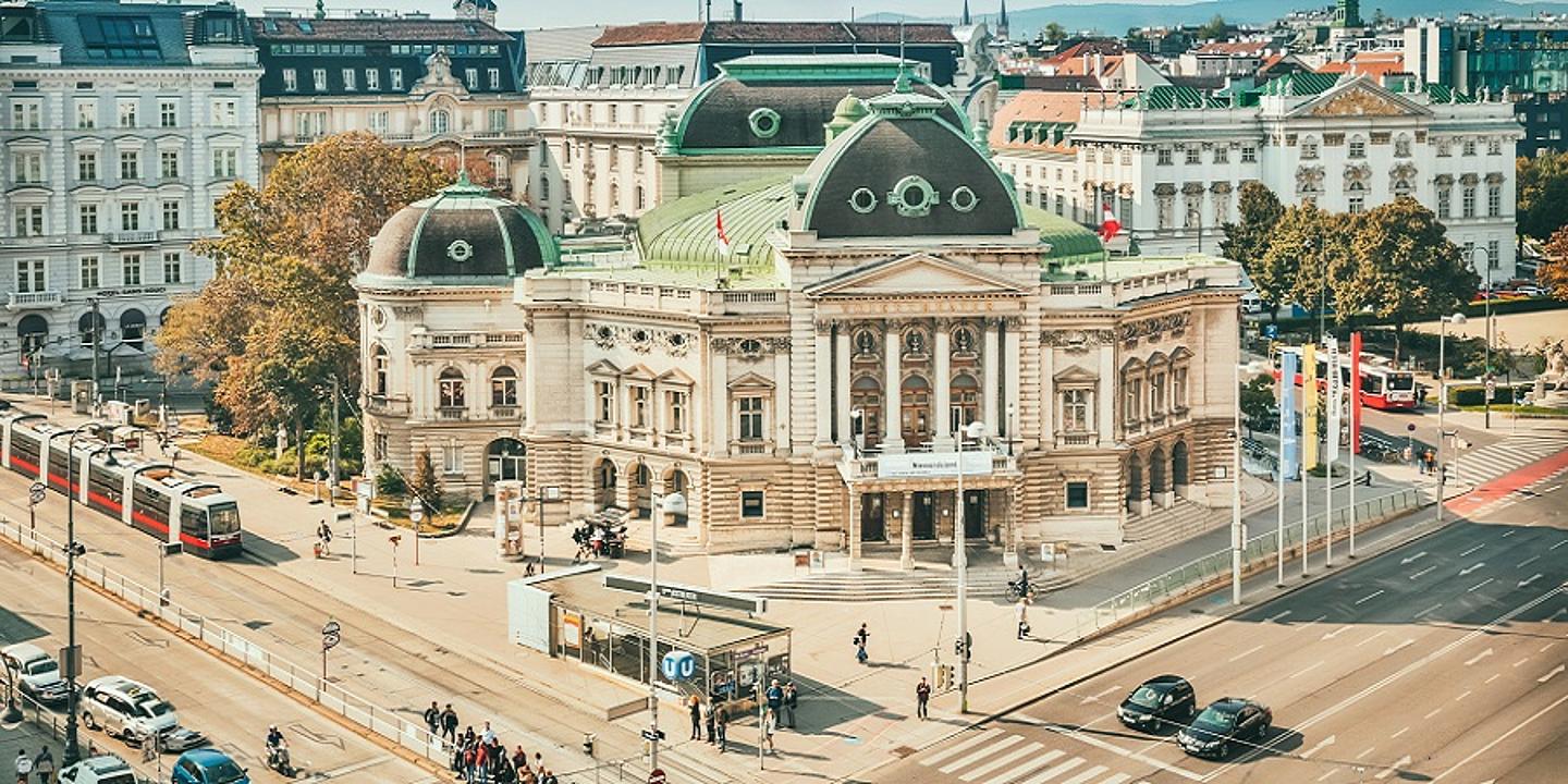 Foto Volkstheater Wien in der Dämmerung