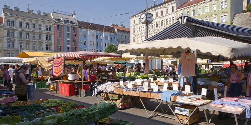 Gerade der Karmelitermarkt zieht tausende Bewohner an.