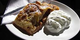 Apfelstrudel in Vanillesauce