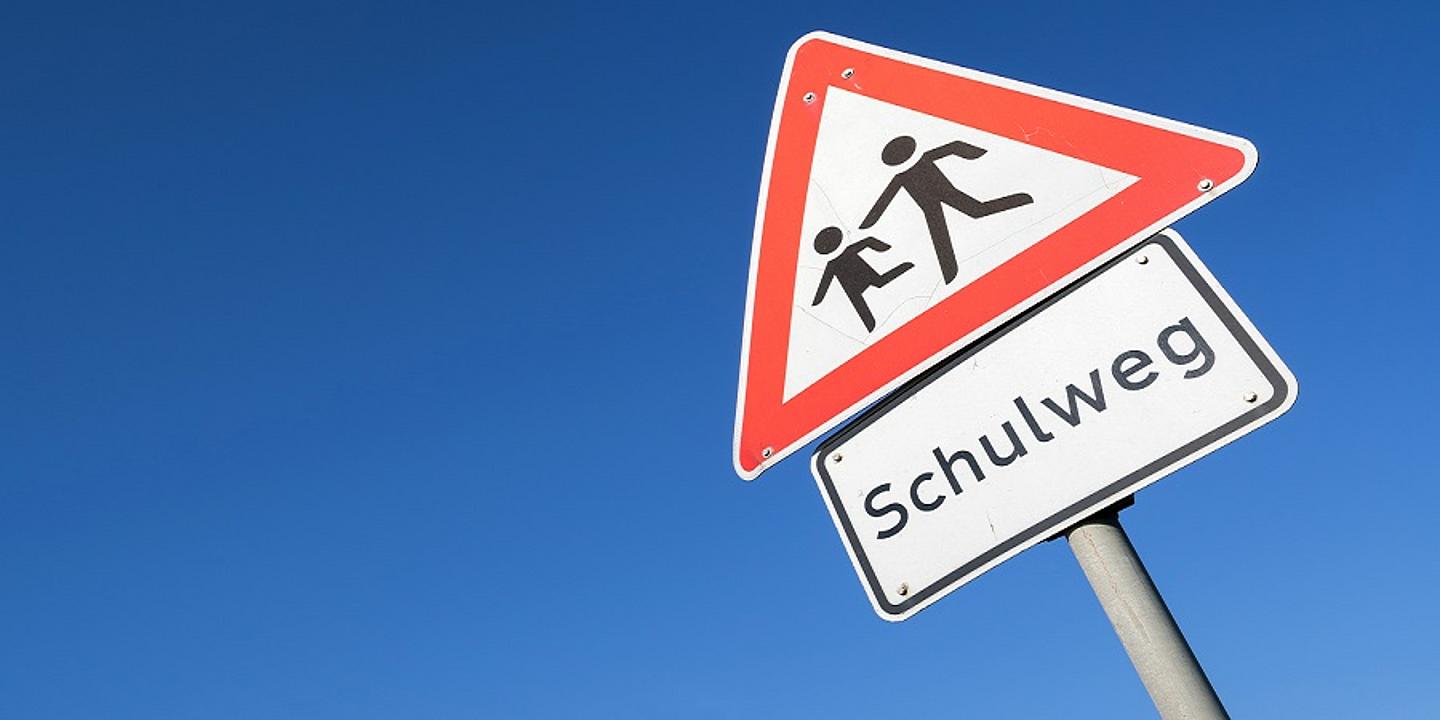 Schulweg Schild