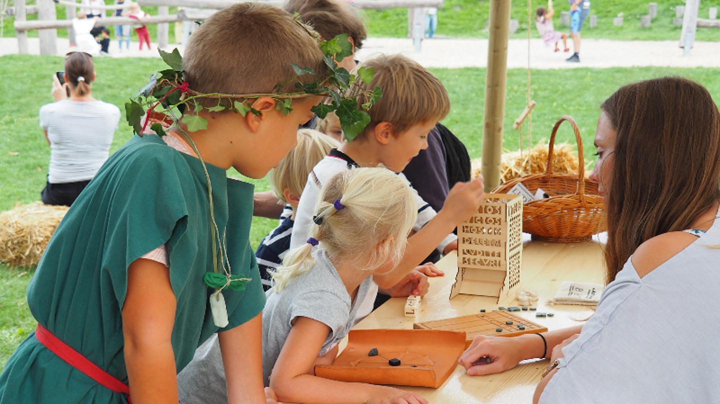 Kinder beim Kinderfest in Carnuntum