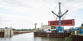 Hafentor für Alberner hafen wird geliefert.