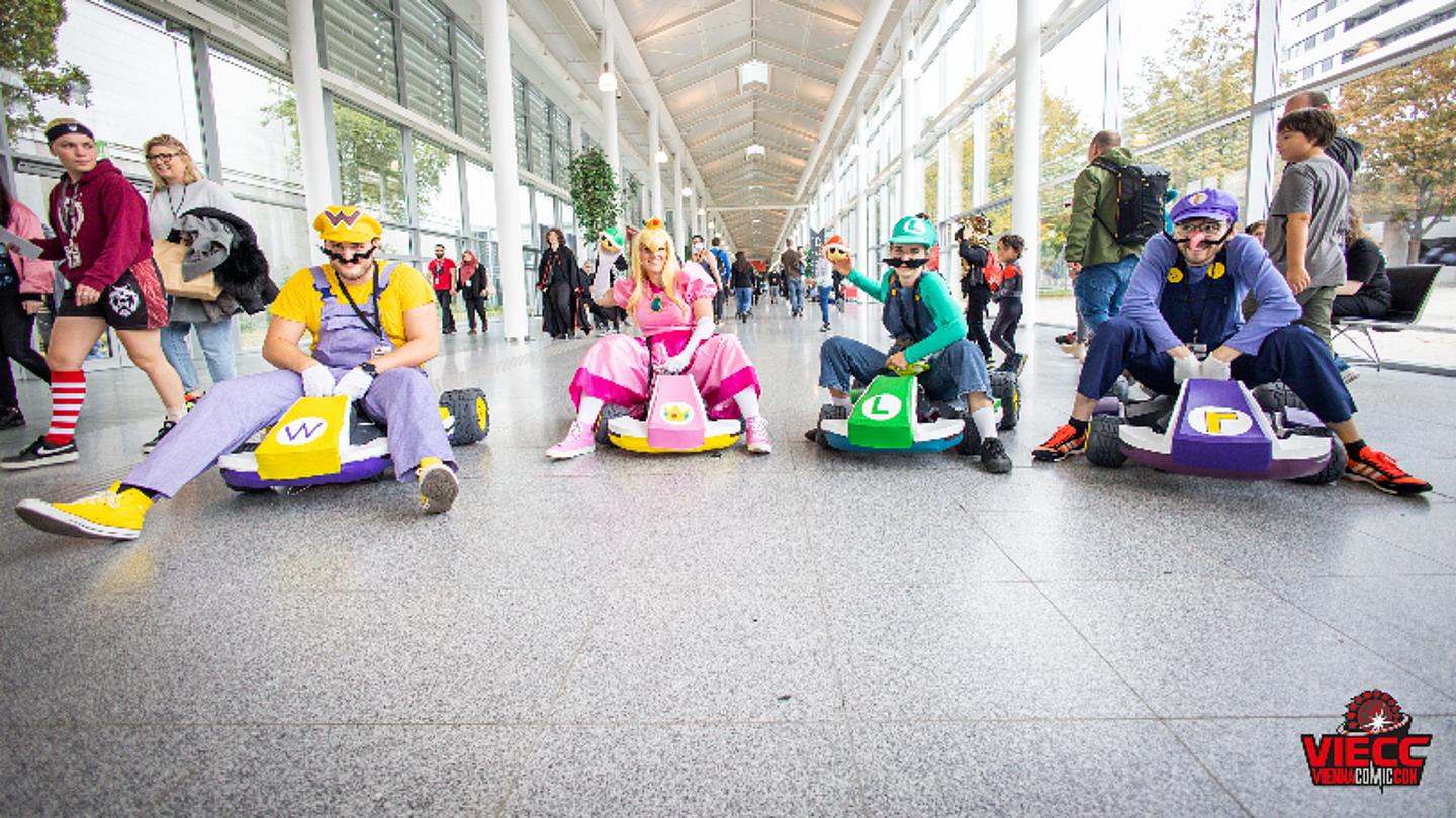 Menschen die als Mariokart Charaktere verkleidet sind