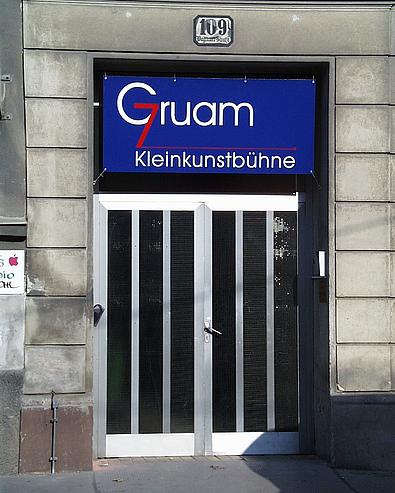 Eingang der Kleinkunstbühne Gruam