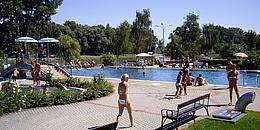 Sonniger Tag im Strandbad Klosterneuburg