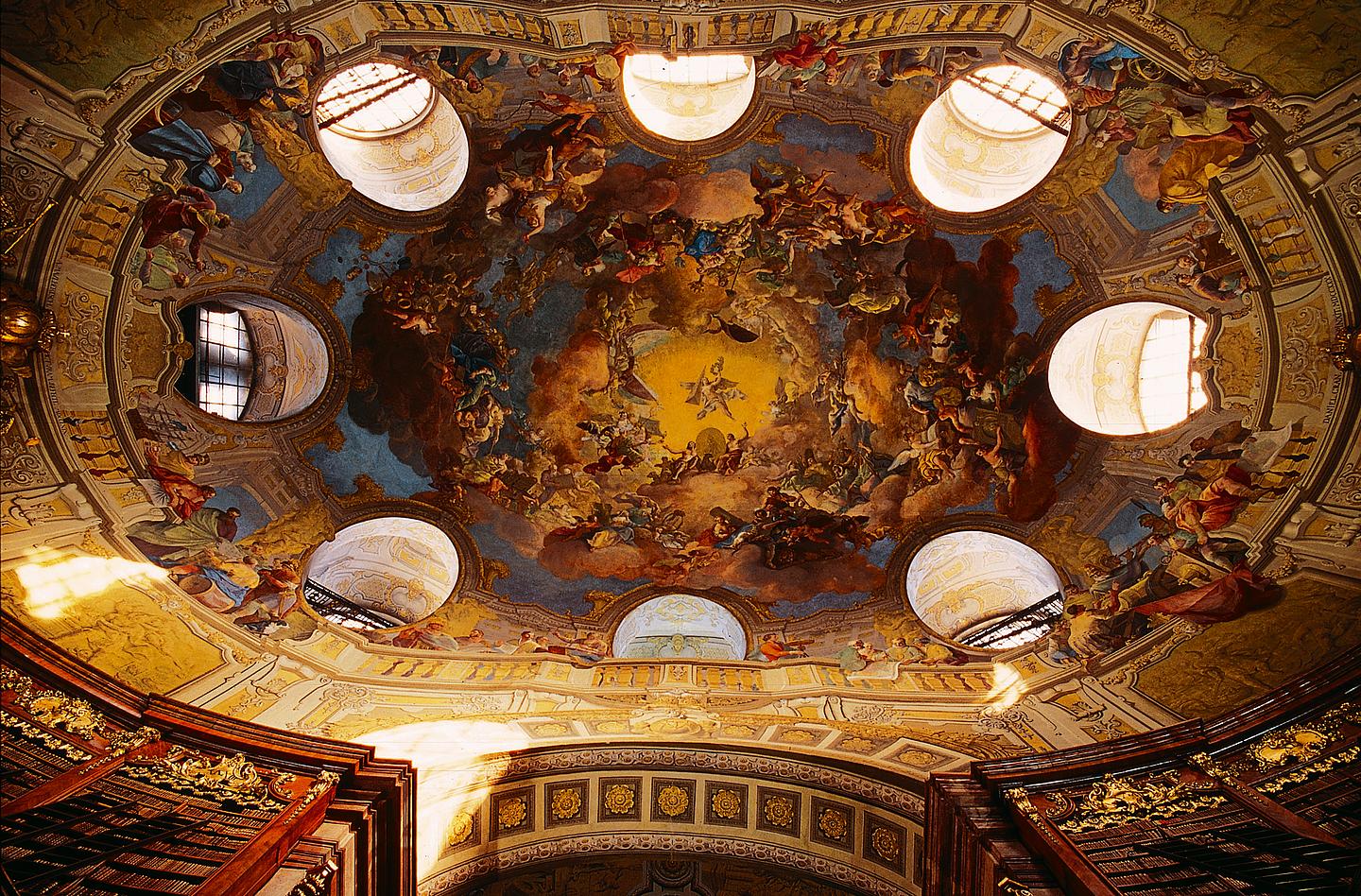 Hofburg: Österreichische Nationalbibliothek Prunksaal Deckengemälde