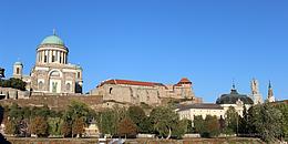 Der Dom von Esztergom trohnt mayestätisch am Ufer der Donau mit einer Kuppelhöhe von 72 m.