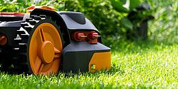 Rasenroboter, orange, schwarz, Garten, Wiese, Sonne, Sommer