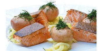 Lachs mit Kürbis und Nudeln