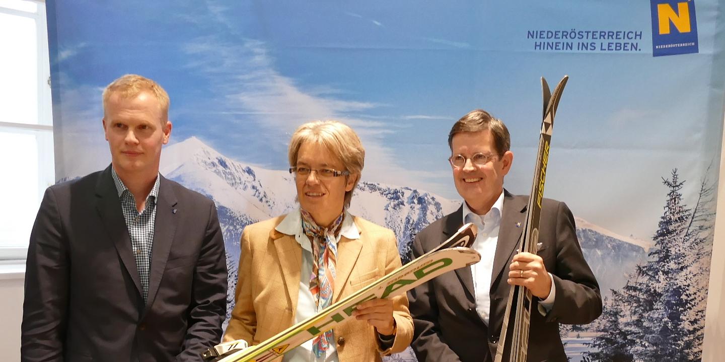 Mag. Markus Redl, GF der Niederösterreichischen Bergbahnen; Tourismuslandesrätin Dr.in Petra Bohuslav und Prof. Christoph Madl, GF der Niederösterreich Werbung