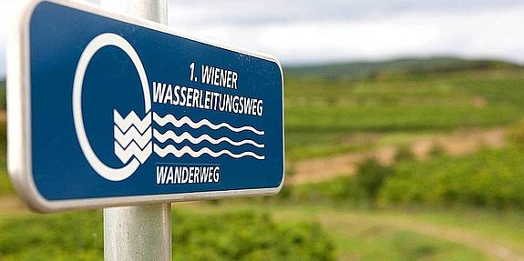 Wegweiser des 1. Wiener Wasserleitungsweges