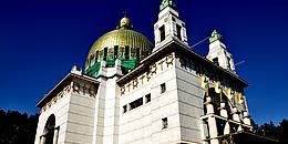 Seitenansicht von der Otto Wagner Kirche.