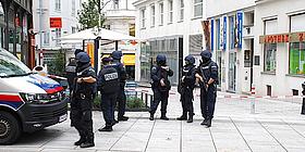 Polizisten am Fleischmarkt