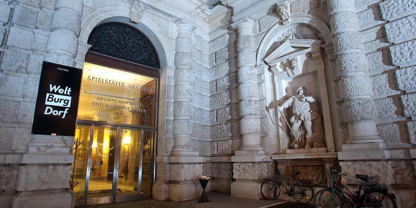 Foto des Eingangs vom Vestibül im Burgtheater