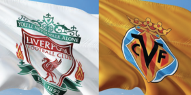 Die Flaggen von FC Liverpool und FC Villareal