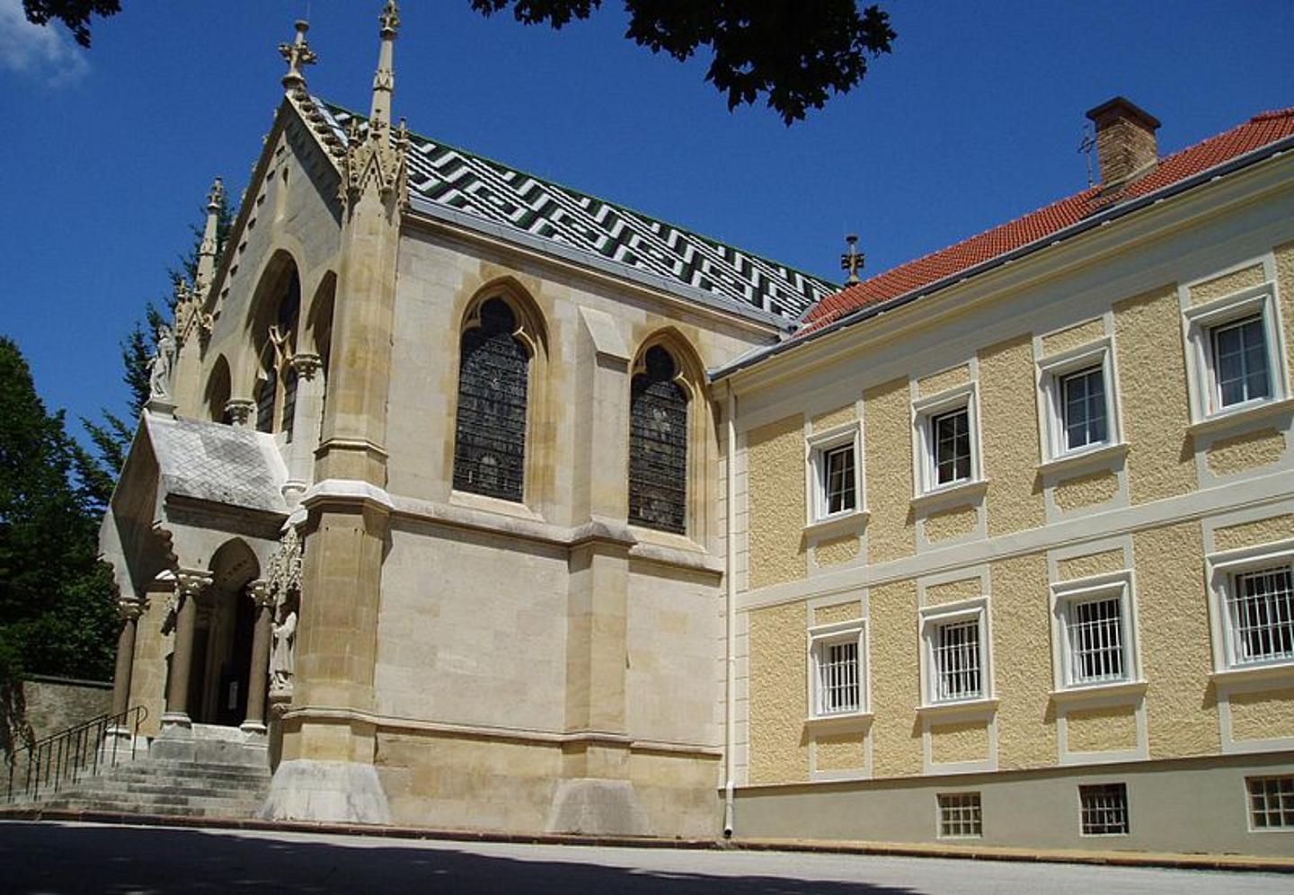 Mayerling Kloster von Außen