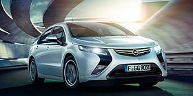 Opel Ampera schräg zur Kamera