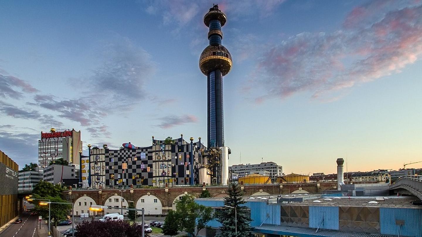 Das Bild zeigt die Müllverbrennungsanlage Spittelau.