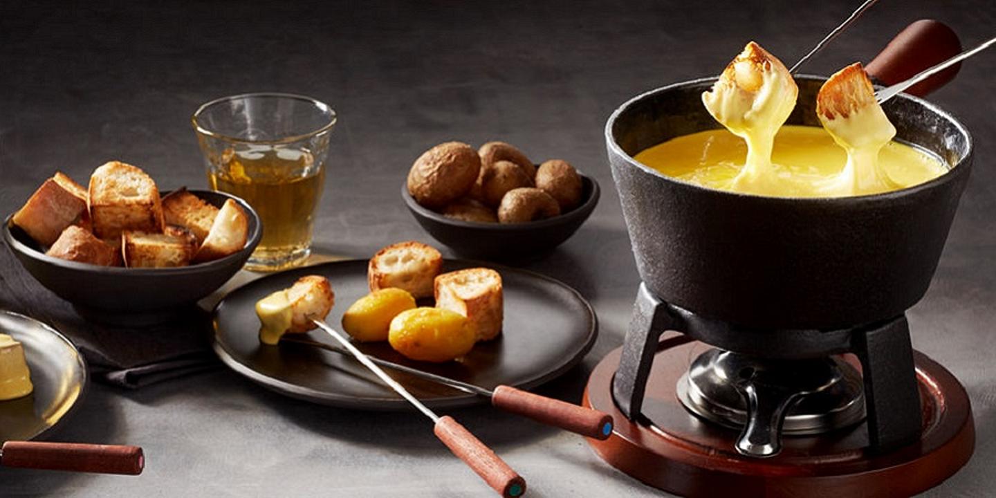 Käsefondue mit Beilagen