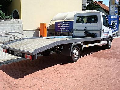 Autotransporter mit offener Ladefläche