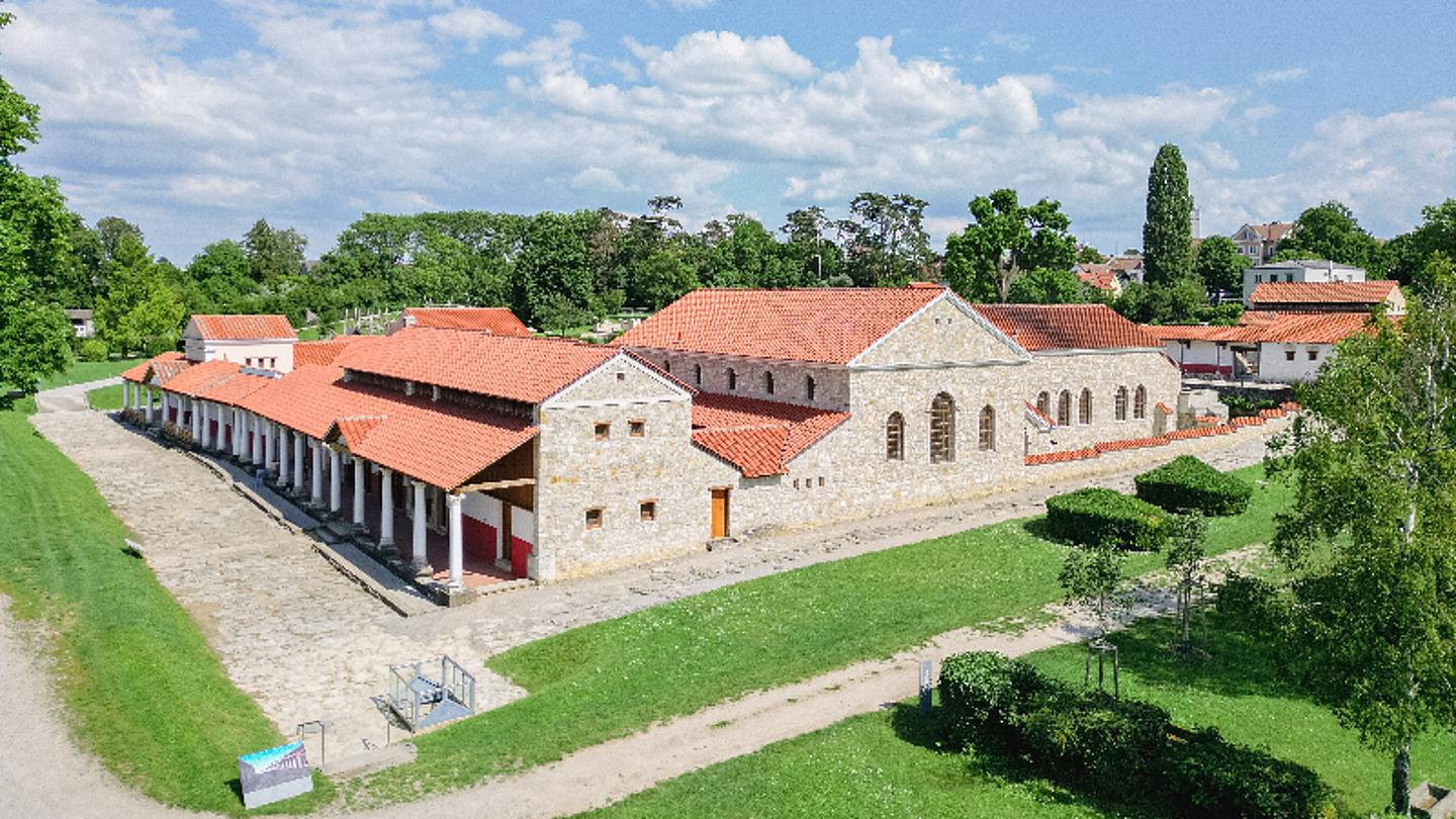 Luftaufnahme der Römerstadt Carnuntum vor den Toren Wiens