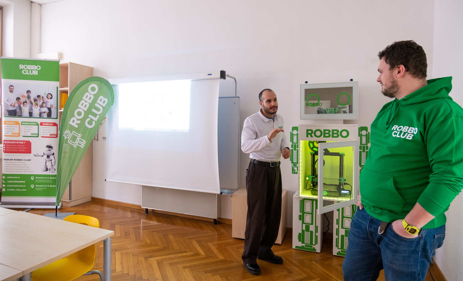 Eine Präsentation vom Robbo Club in der Volksschule Hahngasse