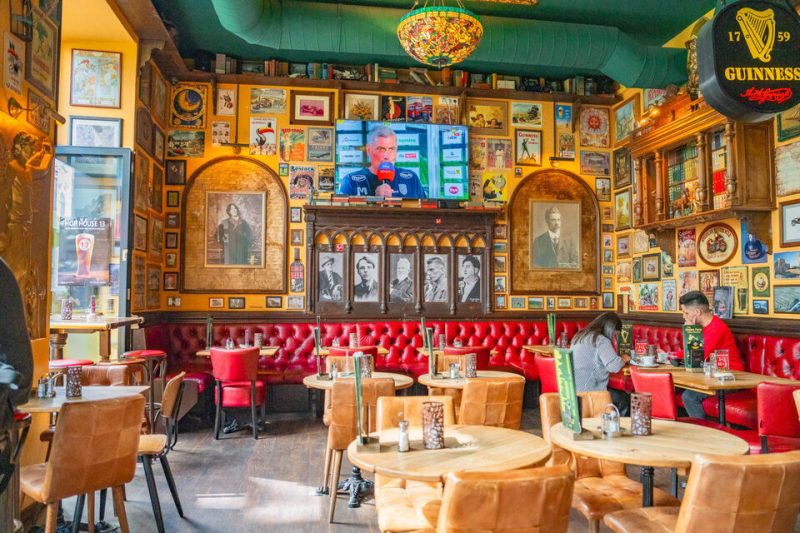 Bild vom Innenraum des "The Golden Harp" irish Pubs in Wien Neubau