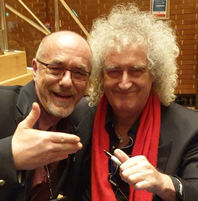 David Strauss und Brian May posieren für ein Bild