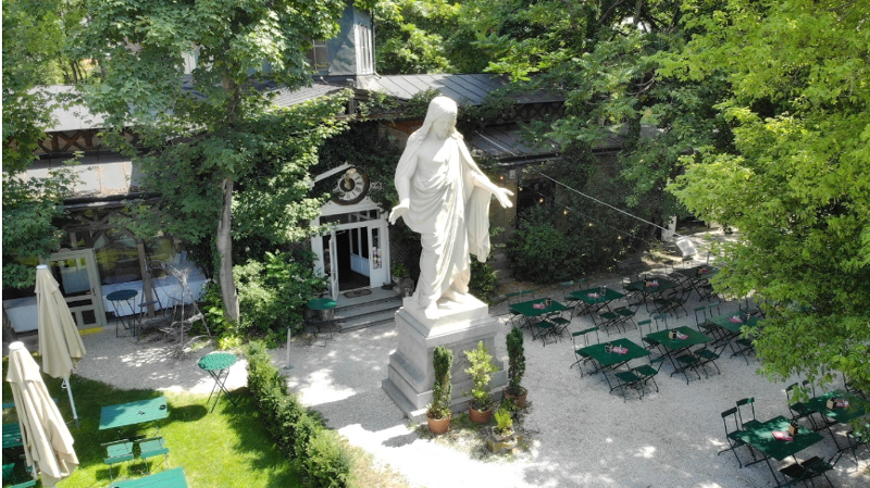 Jesusstatue vor dem Concordia Schlössl